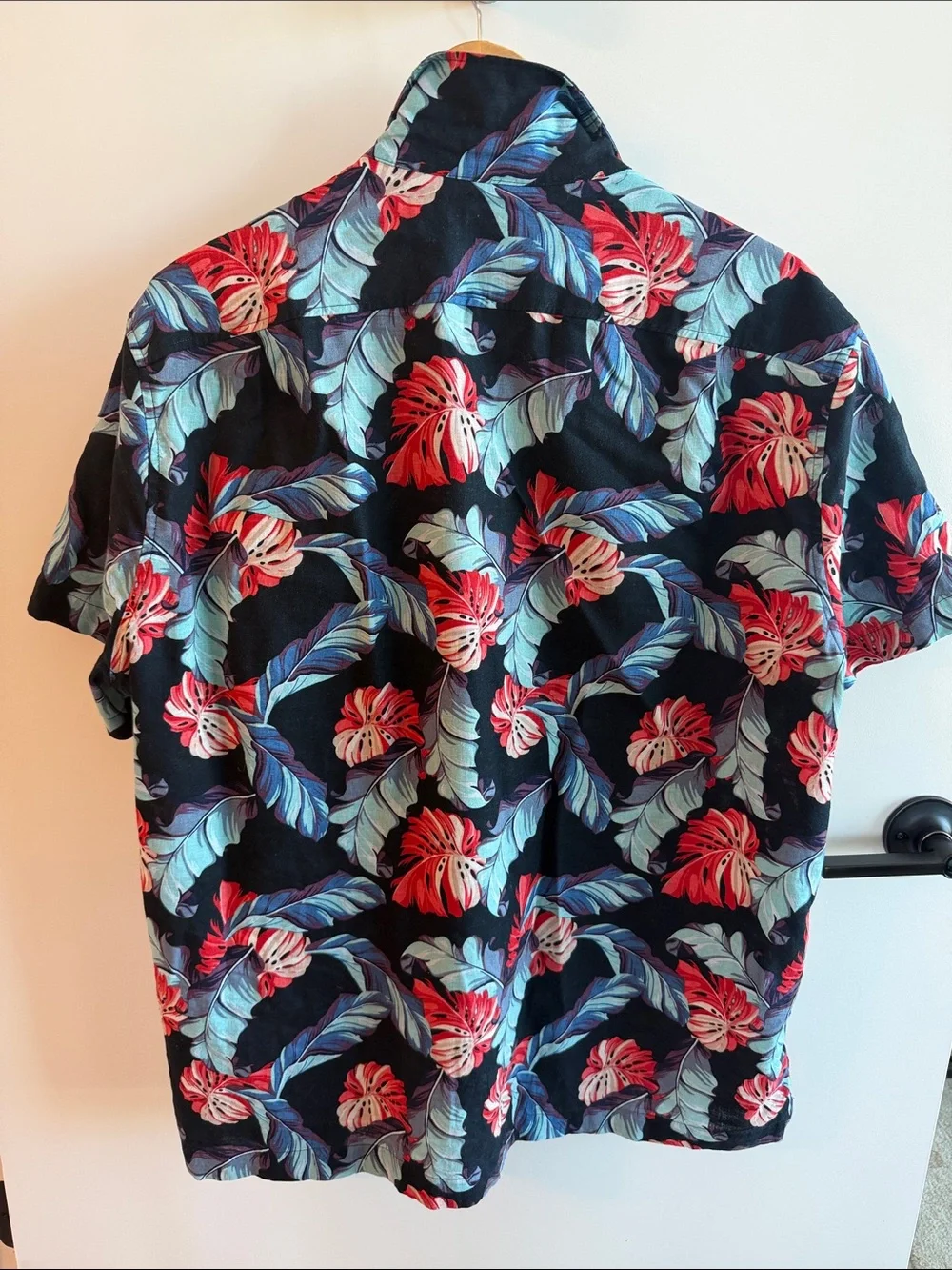 J. Crew Black Short-Sleeve Tropical Floral Button-Down - Red & Teal Leaves